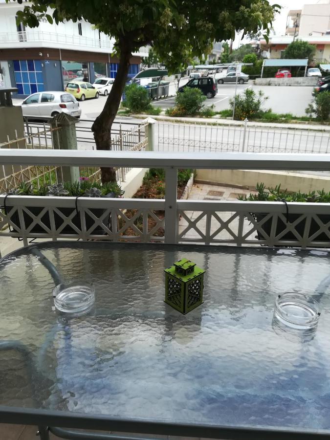 Apartment Ey Zhn Néa Khilí Екстериор снимка