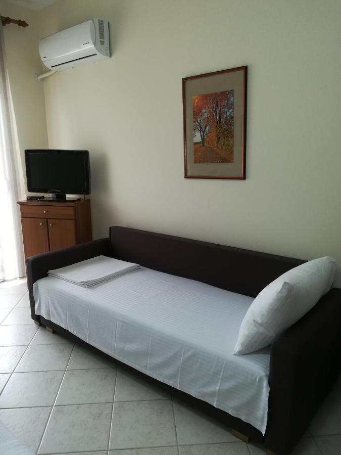 Apartment Ey Zhn Néa Khilí Екстериор снимка