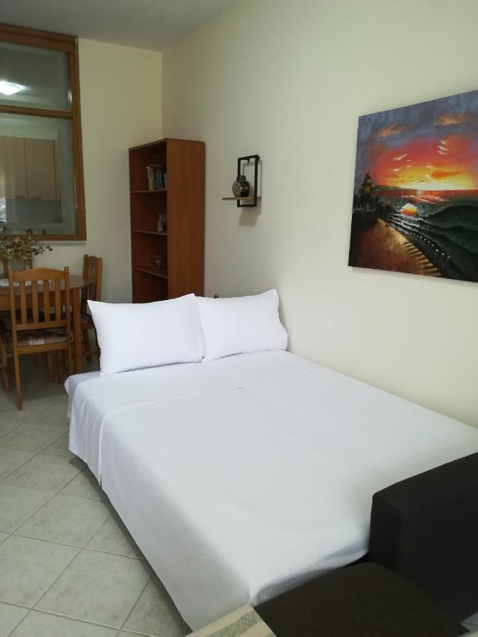 Apartment Ey Zhn Néa Khilí Екстериор снимка